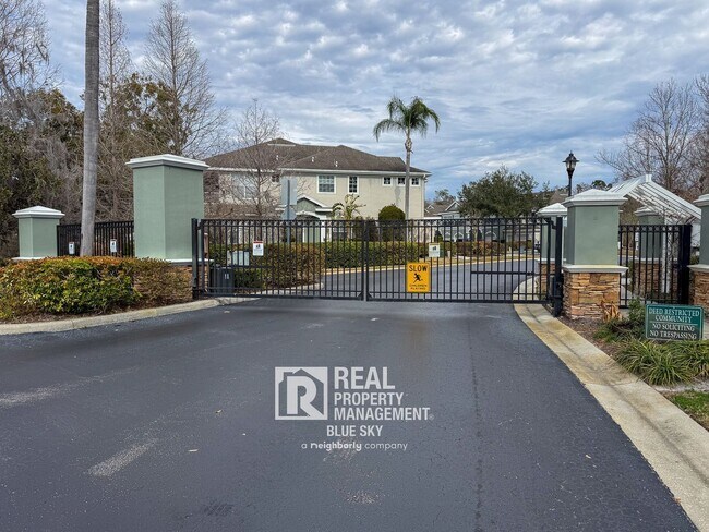 Building Photo - 2047 Park Crescent Dr