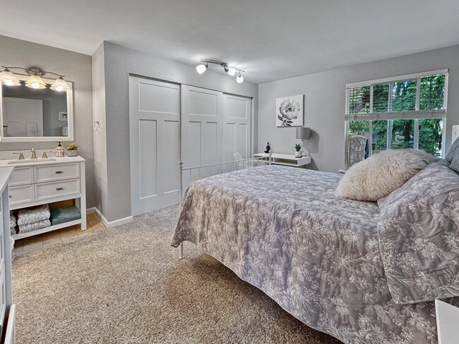 Building Photo - 13316 NE 137th Pl