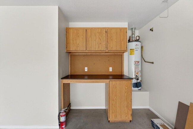 Building Photo - 41628 W Hillman Dr