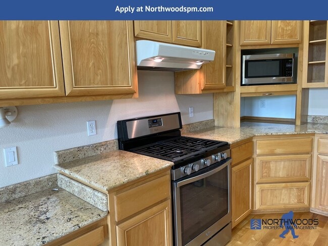 Building Photo - PET FRIENDLY!! Beautiful 3 Bedroom 2 Bath Home in Eagle Point Golf Course Community