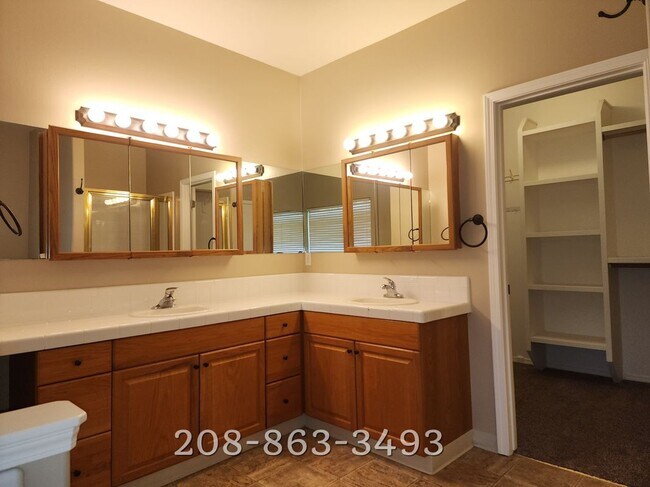 Building Photo - 2386 E Three Bars Dr