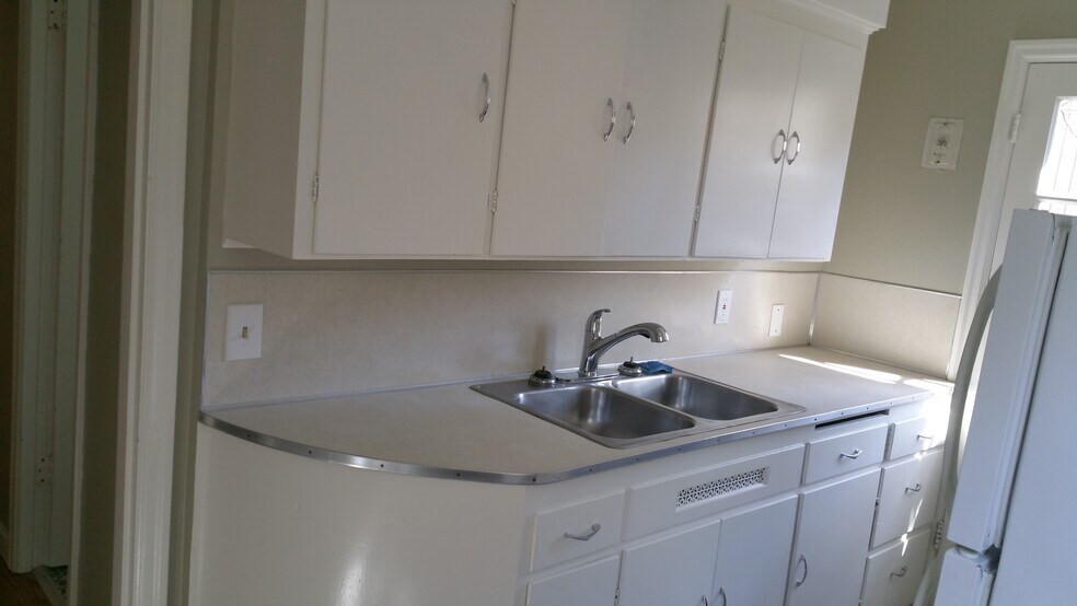 Kitchen - 107 Southeast 80th Avenue