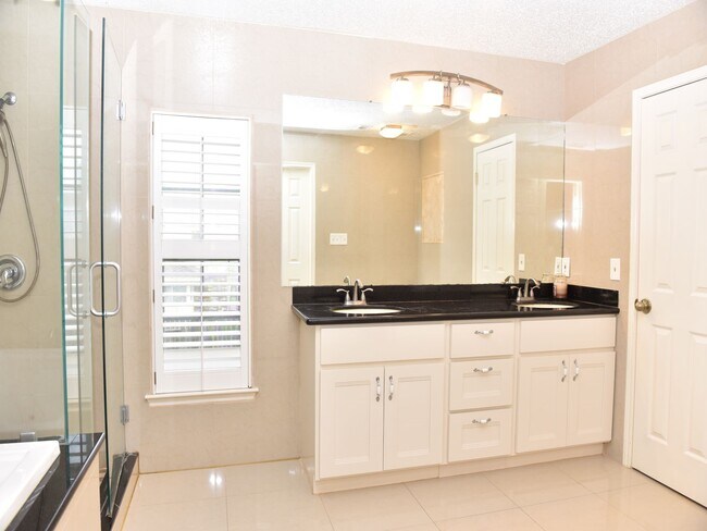 Building Photo - 9211 Rocky Valley Dr