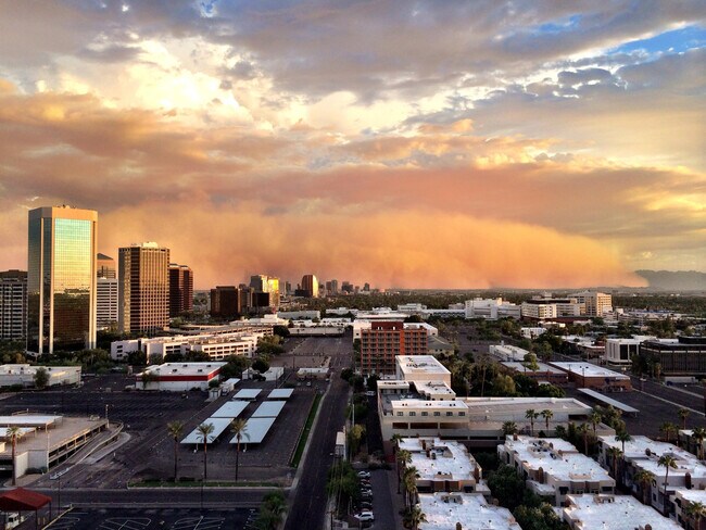 Building Photo - 207 W Clarendon Ave