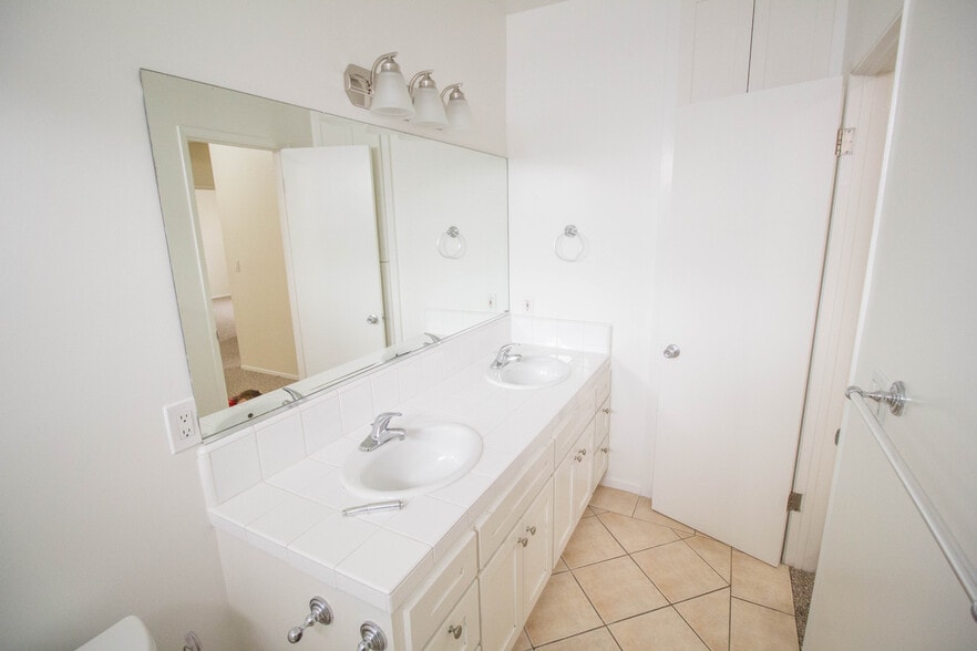 Master Bath - 2224 Curtis Ave