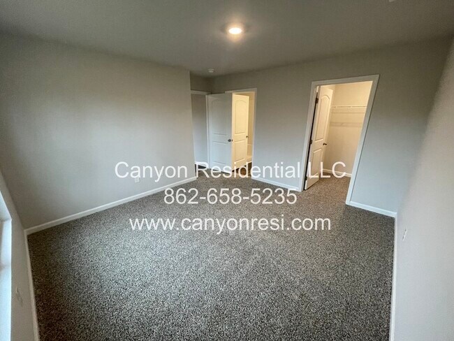 Building Photo - 122 Syd Rd