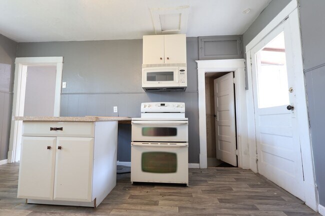 Building Photo - 3 Pohlman Ln