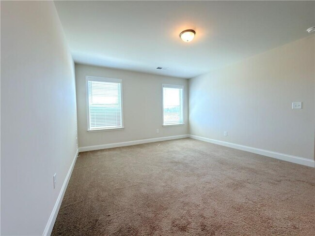 Building Photo - 470 Hellen Vly Dr