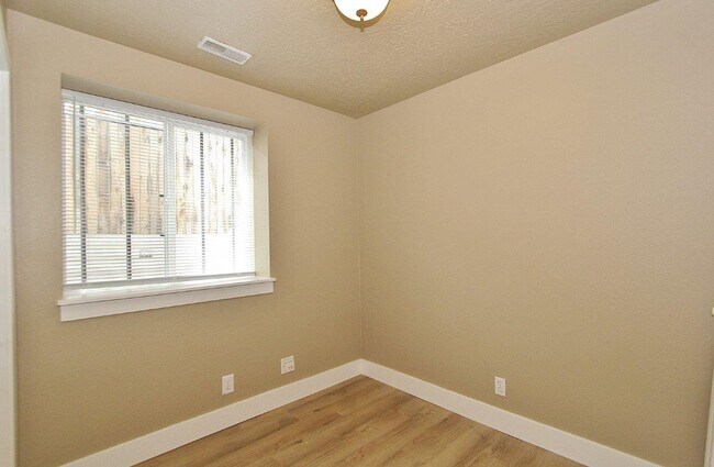 Building Photo - Craftsman Style Home on the Boise Bench