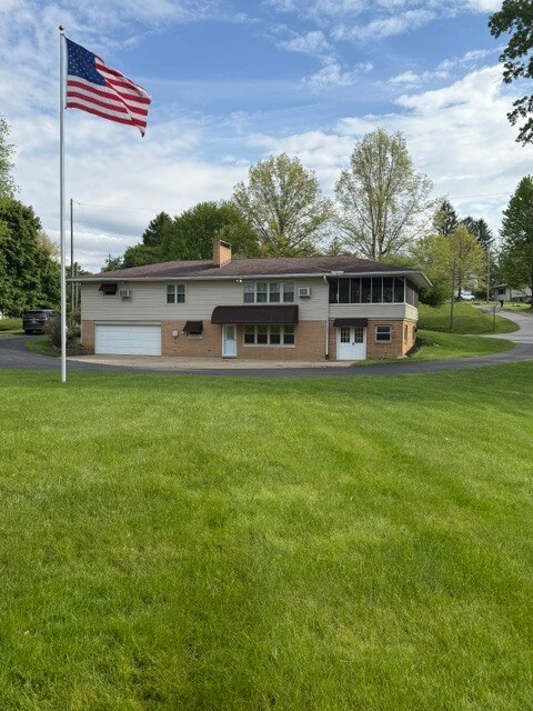 Building Photo - 212 Hoffman Rd
