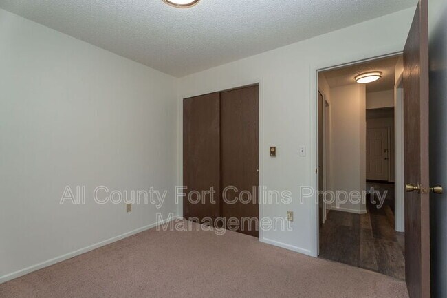 Building Photo - 1209 W Plum St