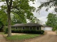 Building Photo - 5590 Clinton St