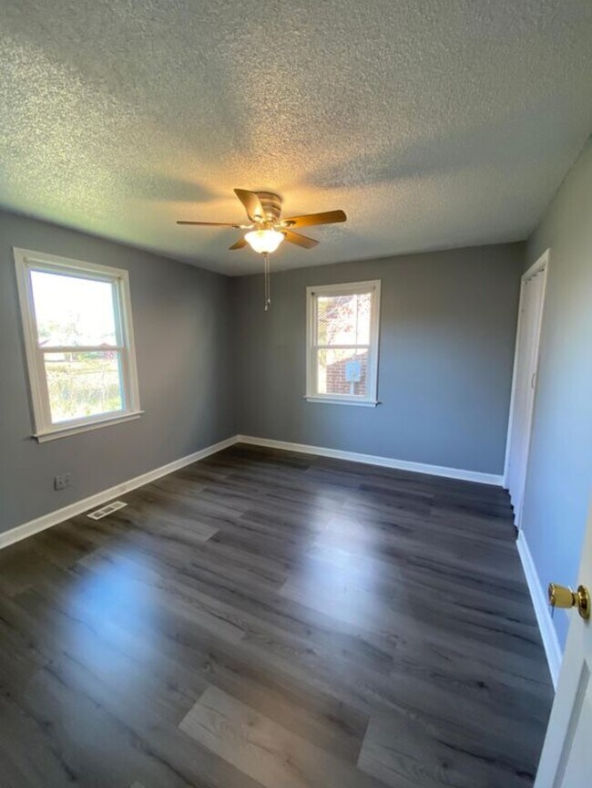 Building Photo - 29 Burdock Cir