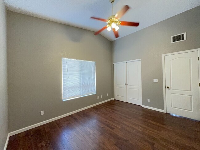 Building Photo - Very Nice 4 Bedroom House
