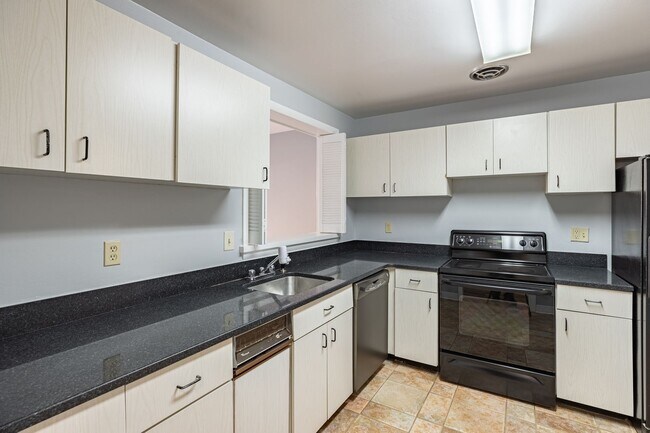 Building Photo - 2 BR/1.5 BA | 1,200 Sq. Ft. | One Block to Metro