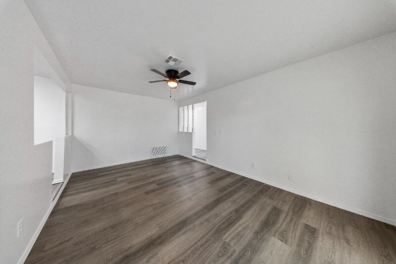 Building Photo - 3232 Parker Dr