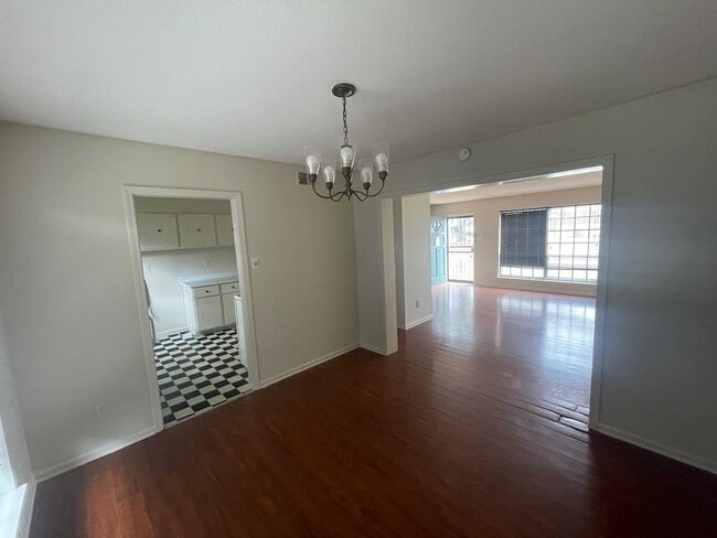 Building Photo - 495 Dickinson St