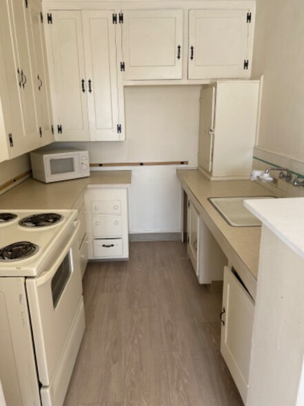 Primary Photo - 203 NE Birch St