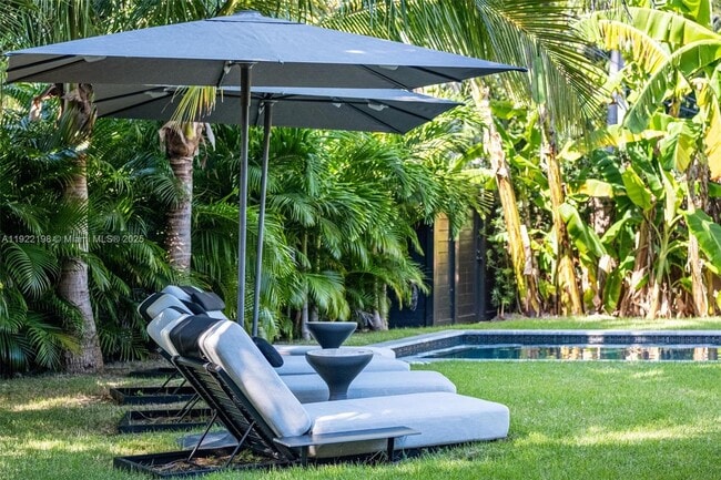 Building Photo - 10618 NE 11th Ct