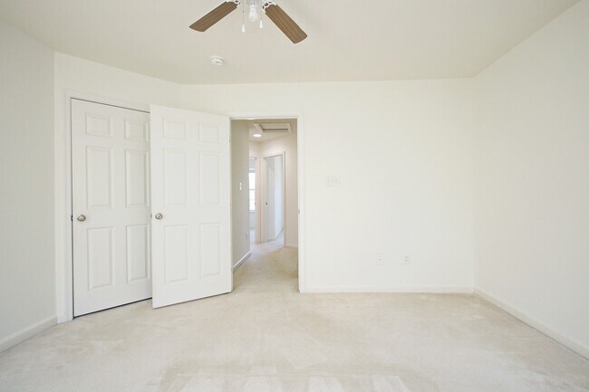 Building Photo - Pet-Friendly Pavilions at Pantops Townhome