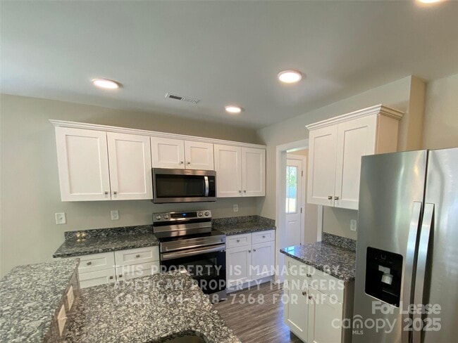 Building Photo - 1418 Ontario Dr