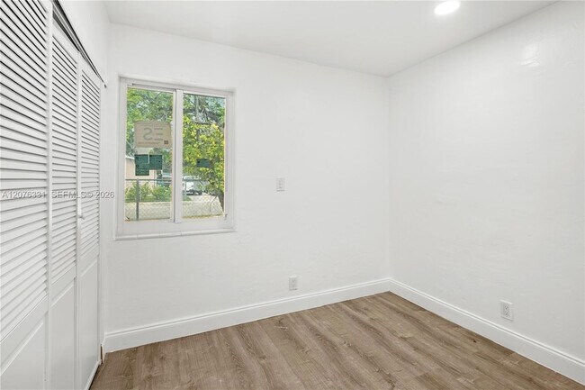 Building Photo - 1701 NW 19th Ave
