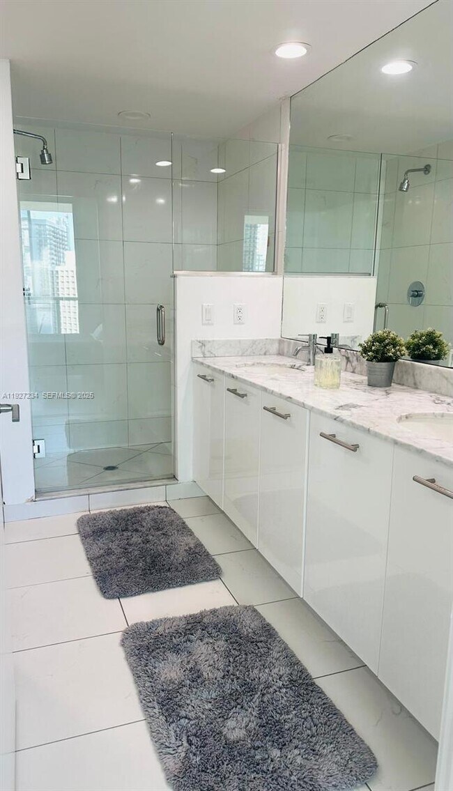 Building Photo - 500 Brickell Ave