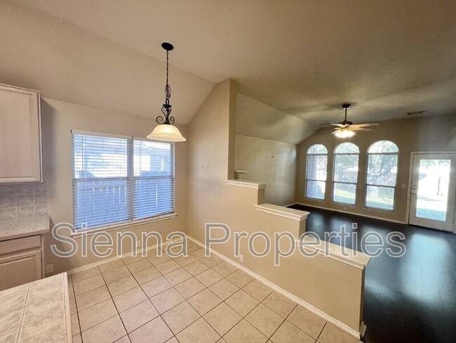 Building Photo - 11108 Visa Rose Dr