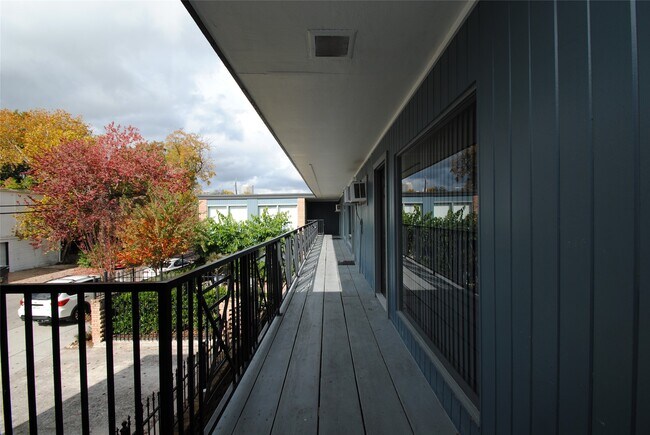 Building Photo - 2515 Yoakum Blvd