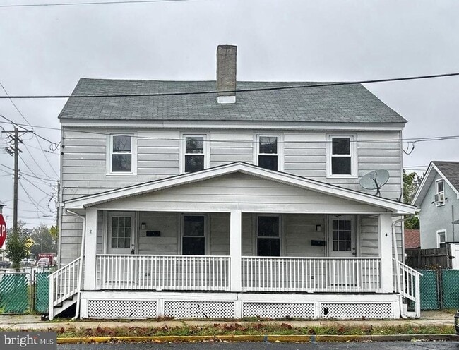 Primary Photo - 2 E Vine St