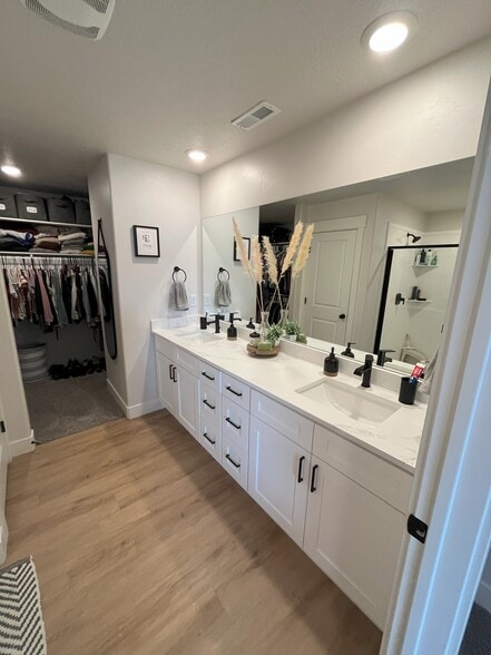 Primary Suite - 525 W Caroles Way