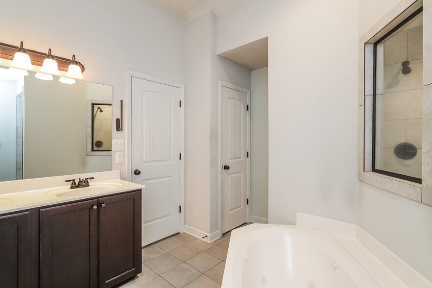 Building Photo - 1451 Switzer Dr
