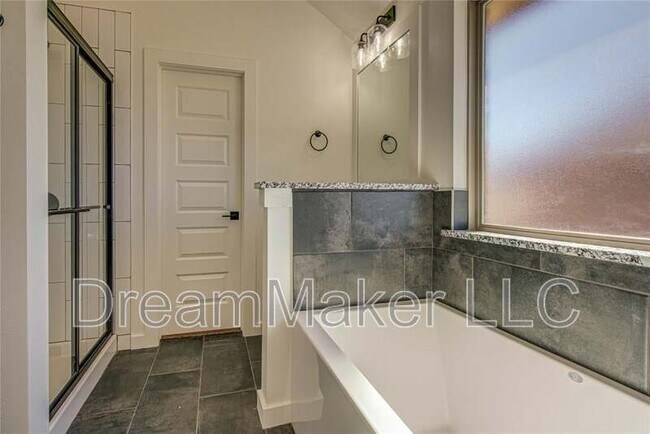 Building Photo - 138 Trimble Dr