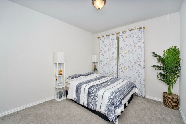 Building Photo - 1121 Milfoil Dr