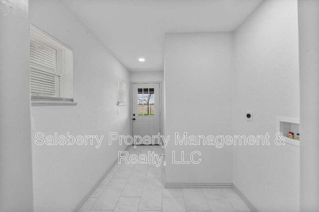 Building Photo - 3137 FM200