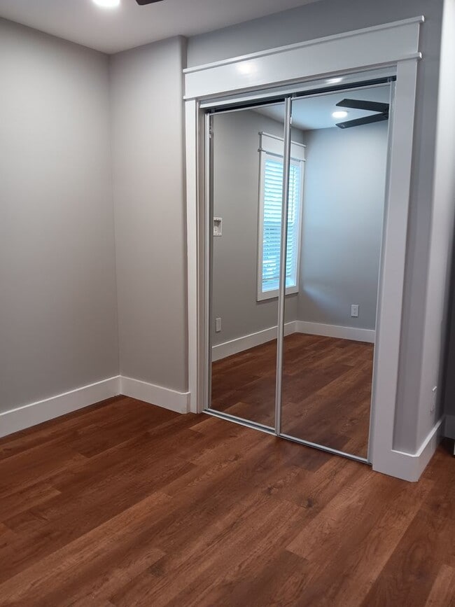 Building Photo - 4BR/4BA Townhome in Fort Sanders | Off Cam...