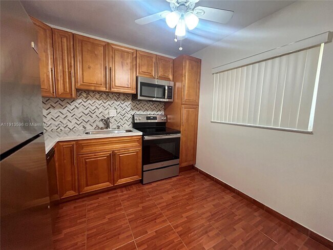 Building Photo - 1080 Del Lago Cir