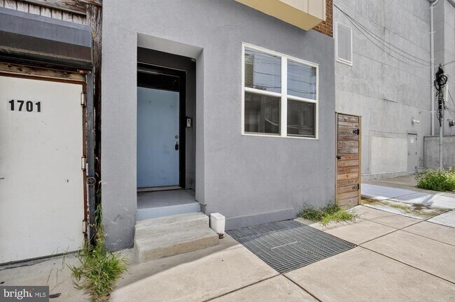 Building Photo - 1702 Point Breeze Ave