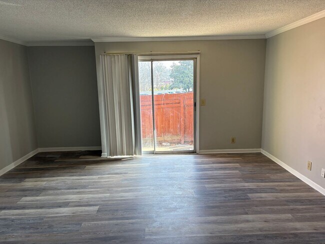 Building Photo - 515 Basswood Ave