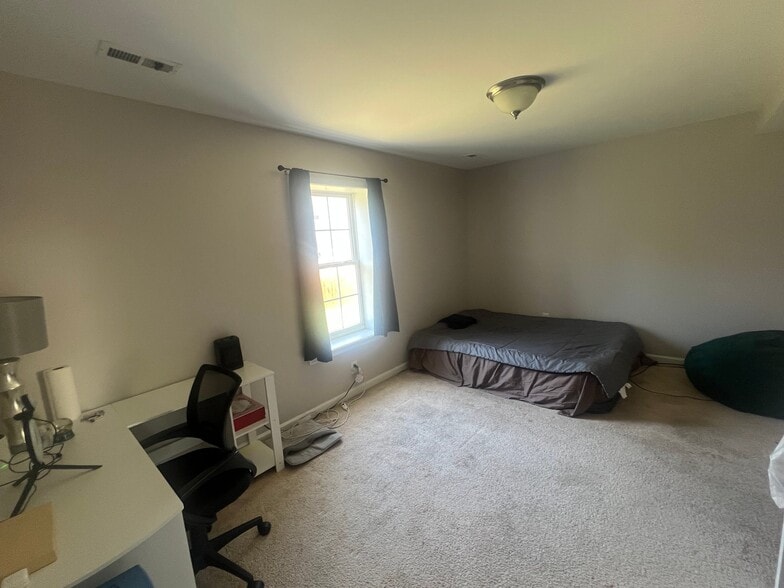 Building Photo - 248 Olympic Dr
