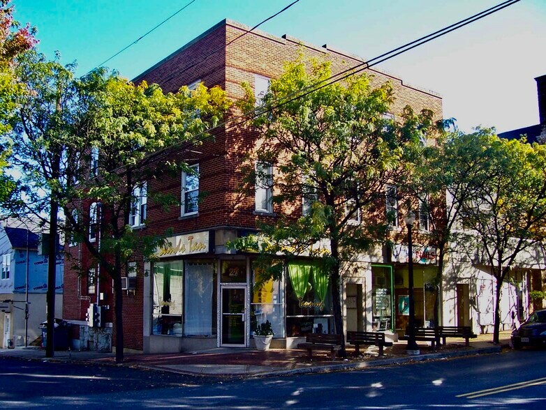 Primary Photo - 29 W 4th St