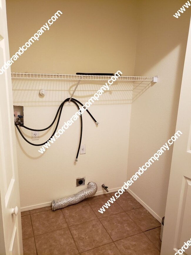 Building Photo - Nice 3 Bedroom, 2 Bathroom, 2 Car Garage a...