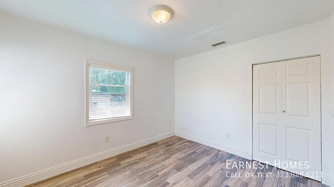 Building Photo - 2691 Thorpe Ave