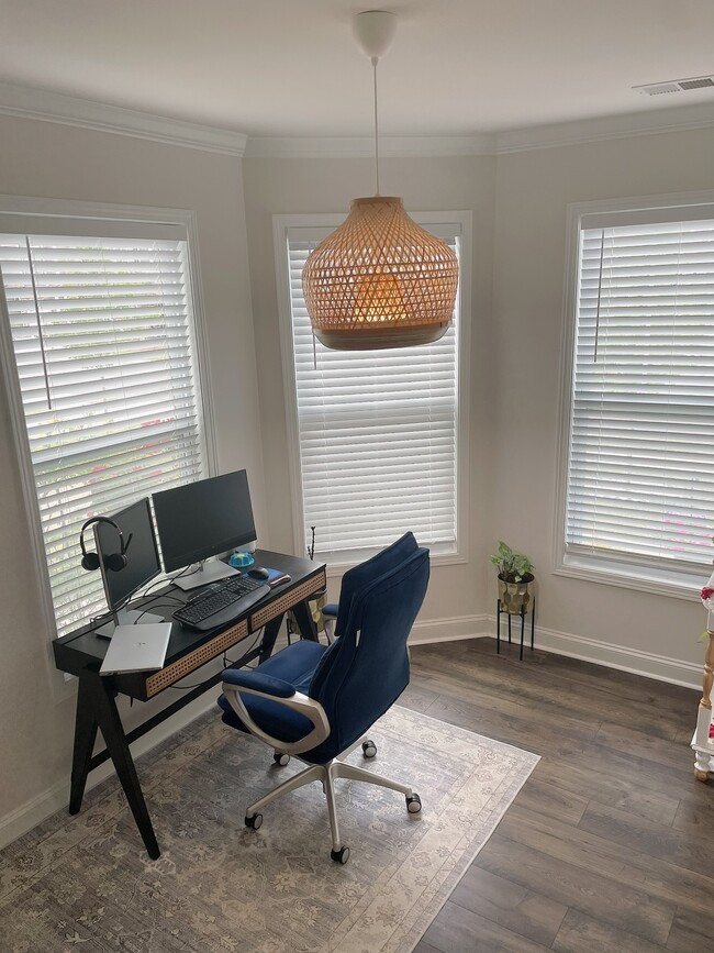 Building Photo - 25 Planters Pl