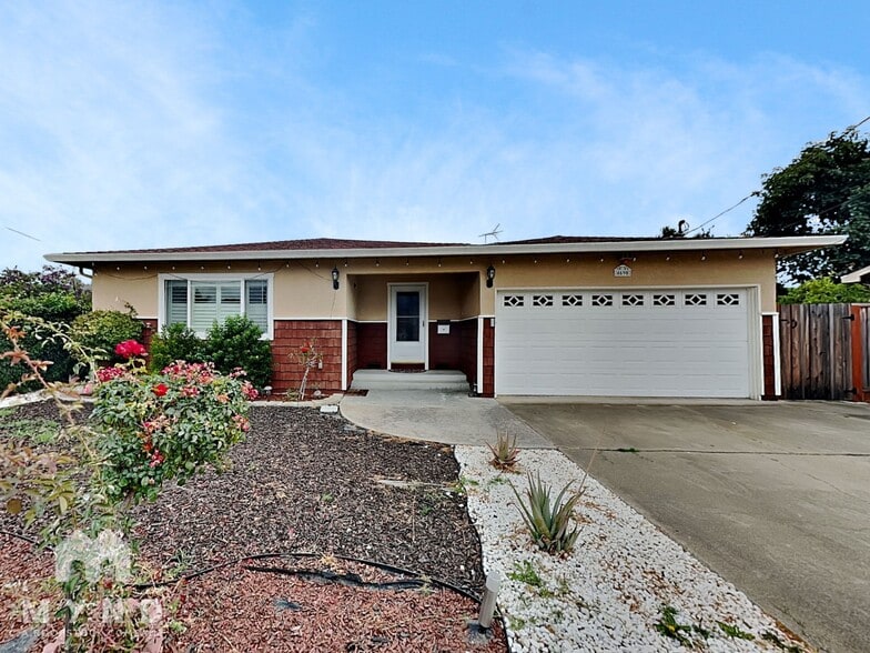 Primary Photo - 4690 Cambio Ct