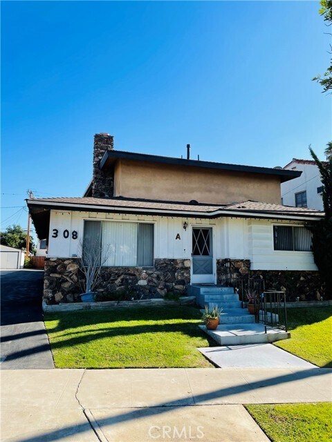 Primary Photo - 308 N Primrose Ave
