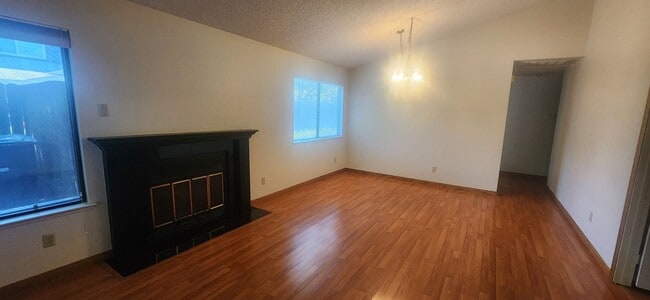 Building Photo - Wonderful 3 Bedroom Home in Greenhaven