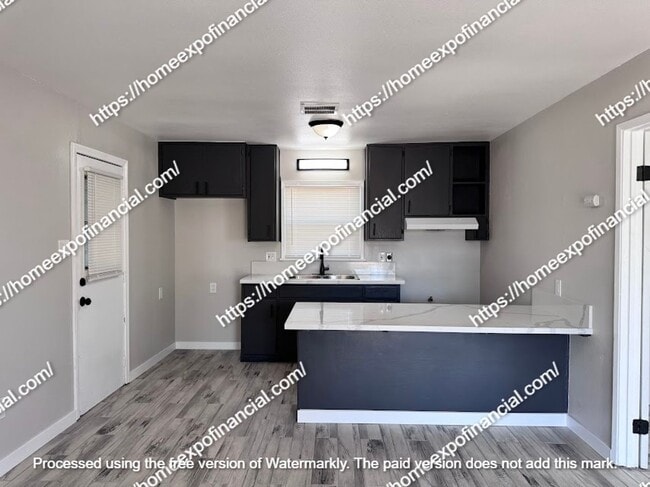 Building Photo - Nice Back House For Rent