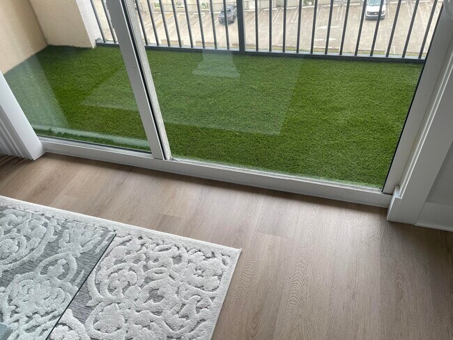 Building Photo - 616 Clearwater Park Rd