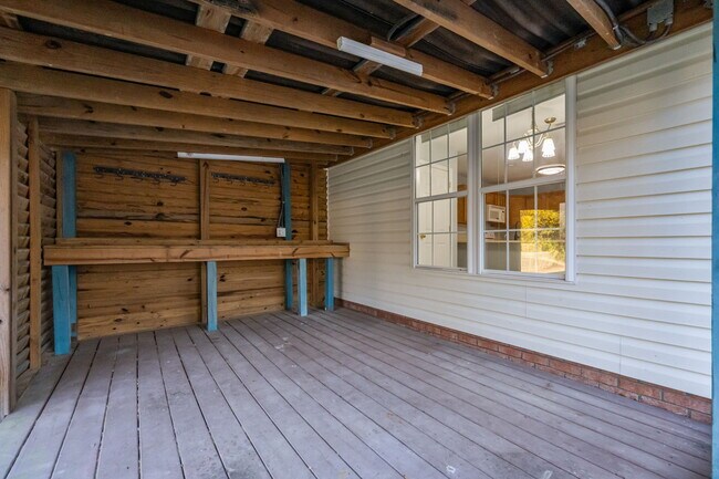 Building Photo - 200 Bridlewood Dr